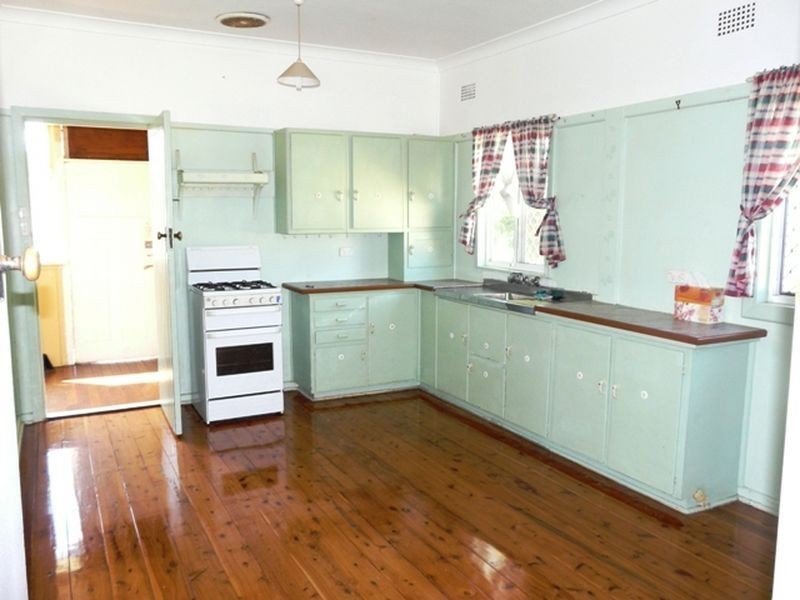 10 McPhee St, Chester Hill NSW 2162