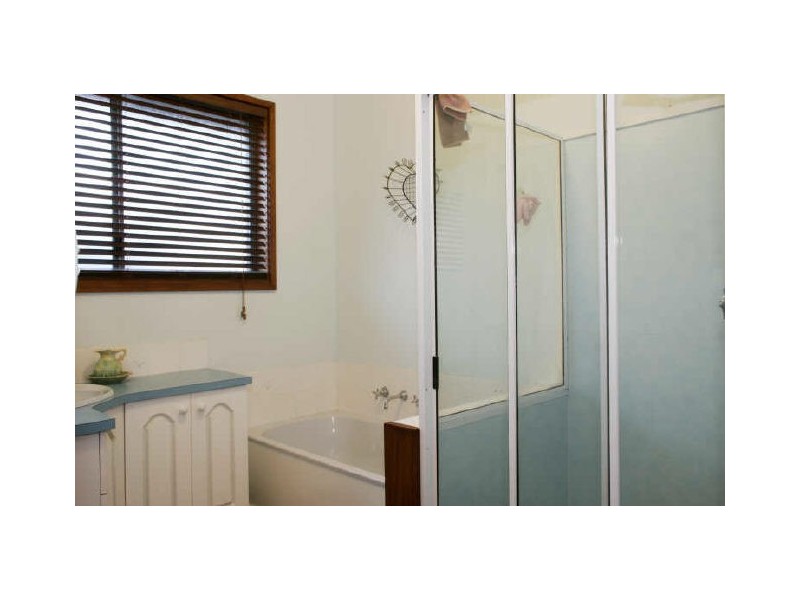 25 Newnham Road, Longford VIC 3851