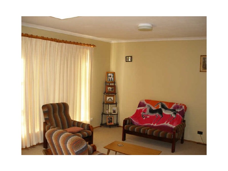 24 Weir Street, Sale VIC 3850