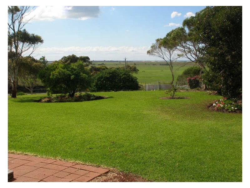 13 Pine Tree Court, Seaspray VIC 3851