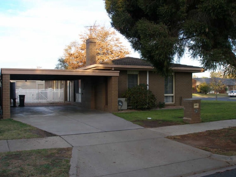 2 Frances Court, Sale VIC 3850