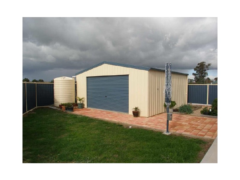 16 Lloyd Street, Stratford VIC 3862
