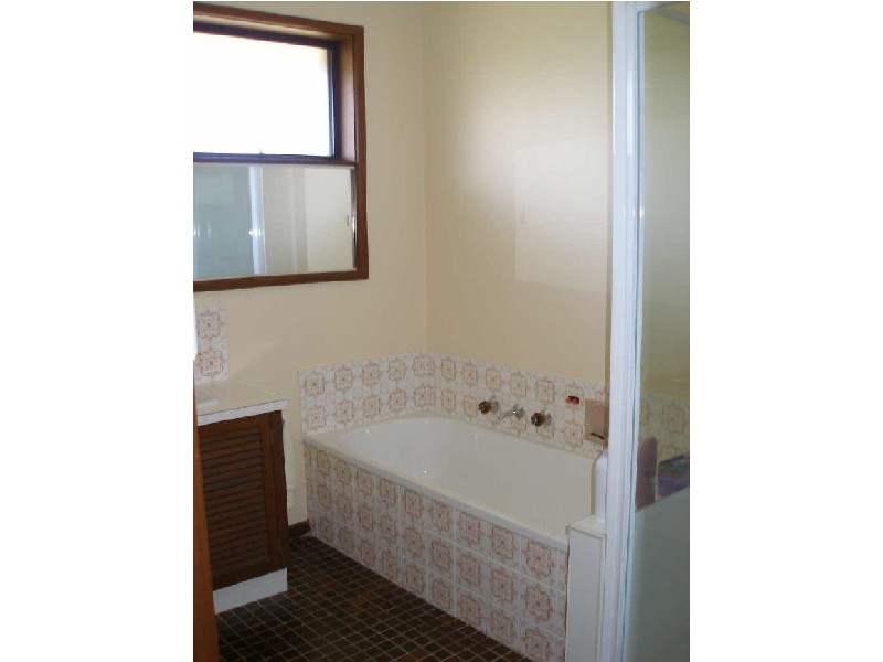 10 Antares Avenue, Sale VIC 3850