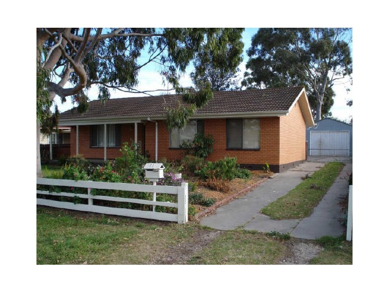 11 Vaughan Street, Stratford VIC 3862