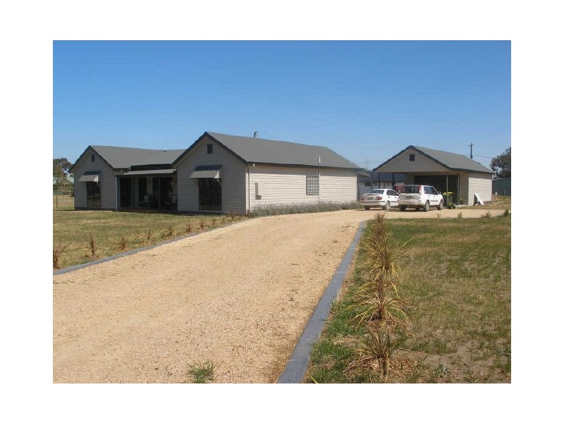 12 Redbank Road, Stratford VIC 3862