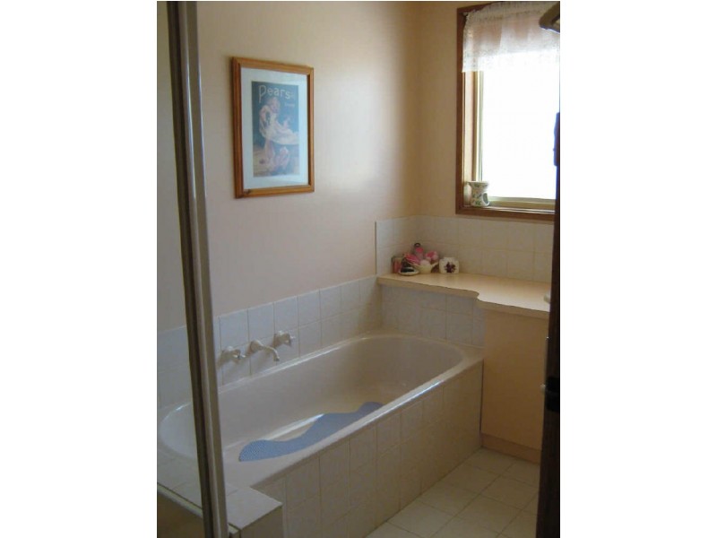 1 Anna Court, Sale VIC 3850