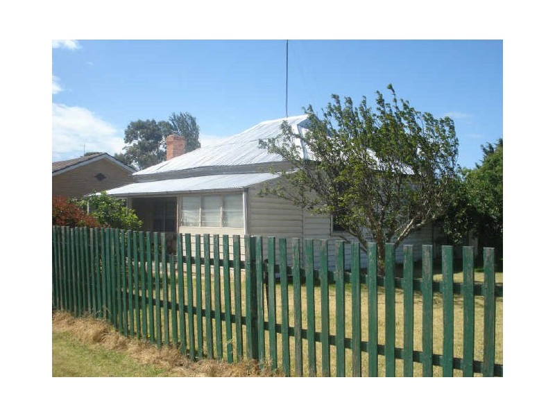 2 Vaughan Street, Stratford VIC 3862