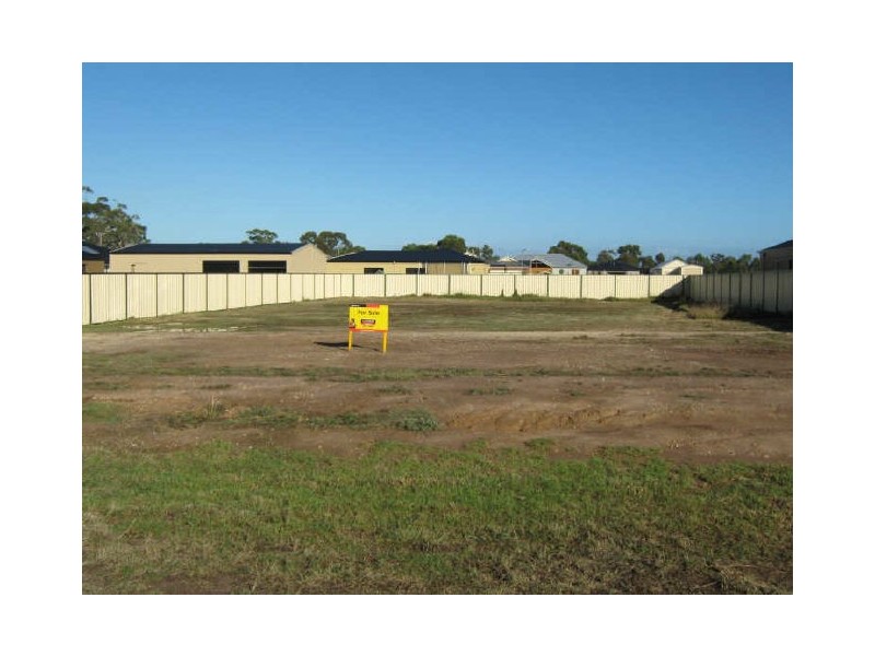 13 Lee Street, Stratford VIC 3862