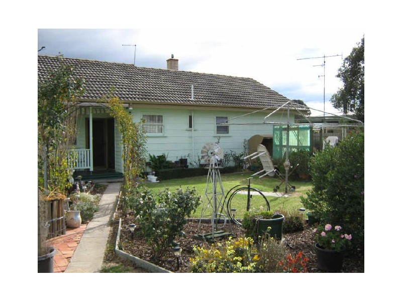 64 McFarlane Street, Stratford VIC 3862