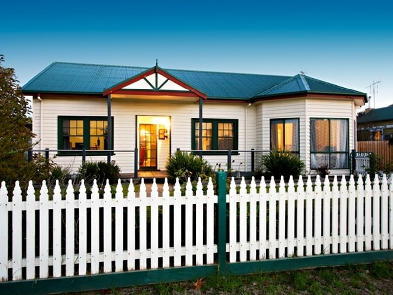 6 Hobson Street, Stratford VIC 3862