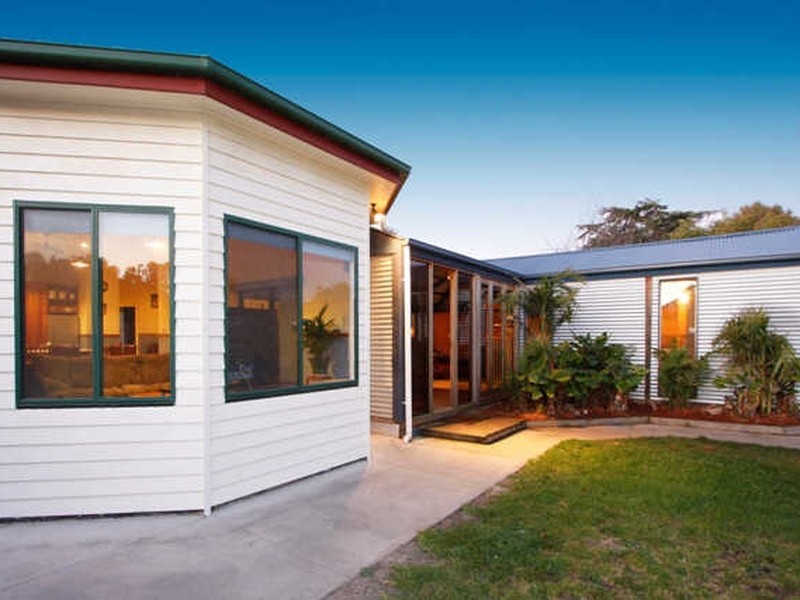 6 Hobson Street, Stratford VIC 3862