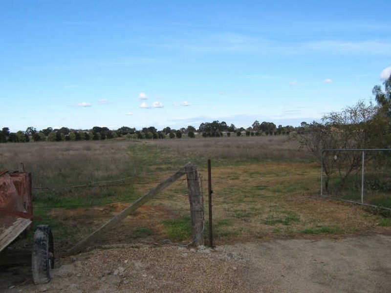 32 Chinamans Lane, Sale VIC 3850