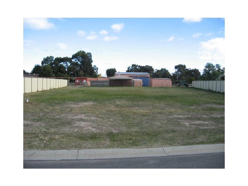 5 Gilchrist Court, Stratford VIC 3862