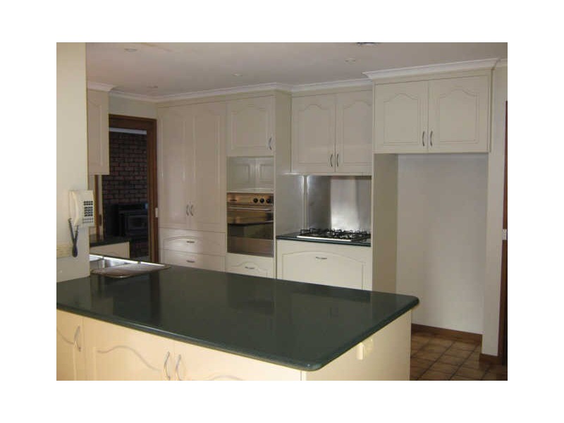 1 Heron Court, Sale VIC 3850