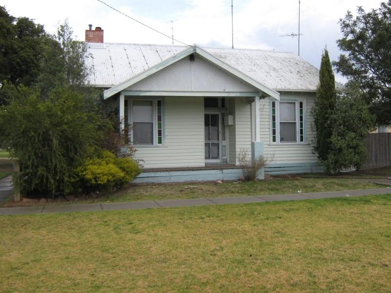 69 Powerscourt Street, Maffra VIC 3860