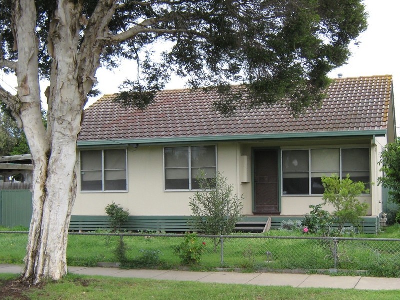 1 Alexandra Avenue, Sale VIC 3850
