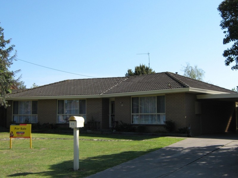 11 Carmel Court, Sale VIC 3850