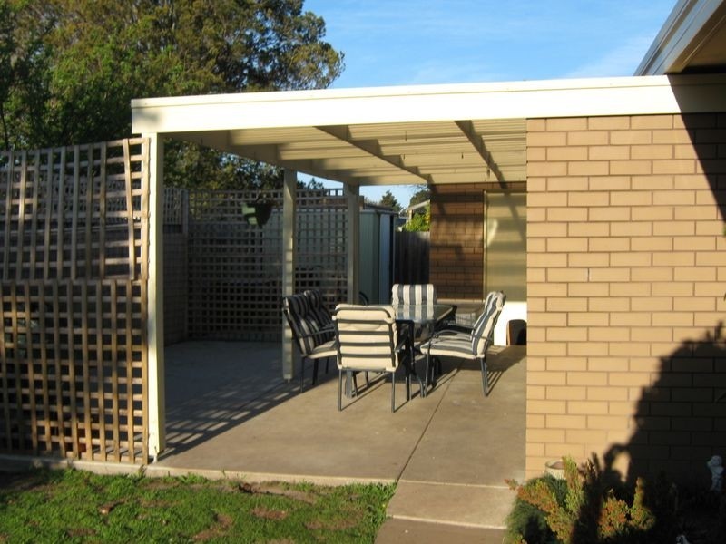 11 Carmel Court, Sale VIC 3850