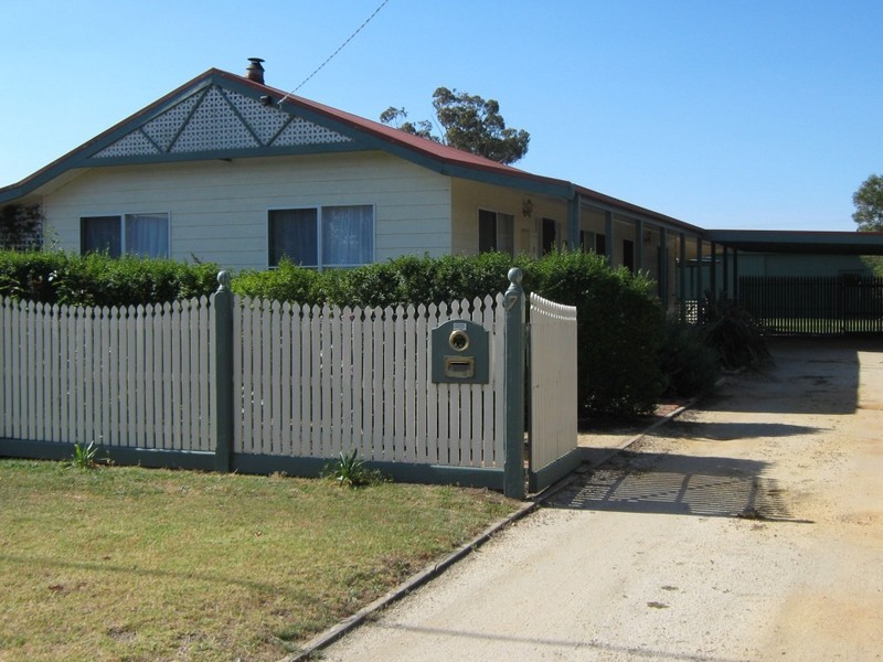 7 Little Street, Stratford VIC 3862