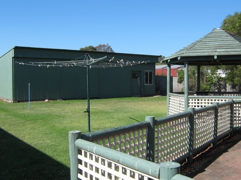 7 Little Street, Stratford VIC 3862