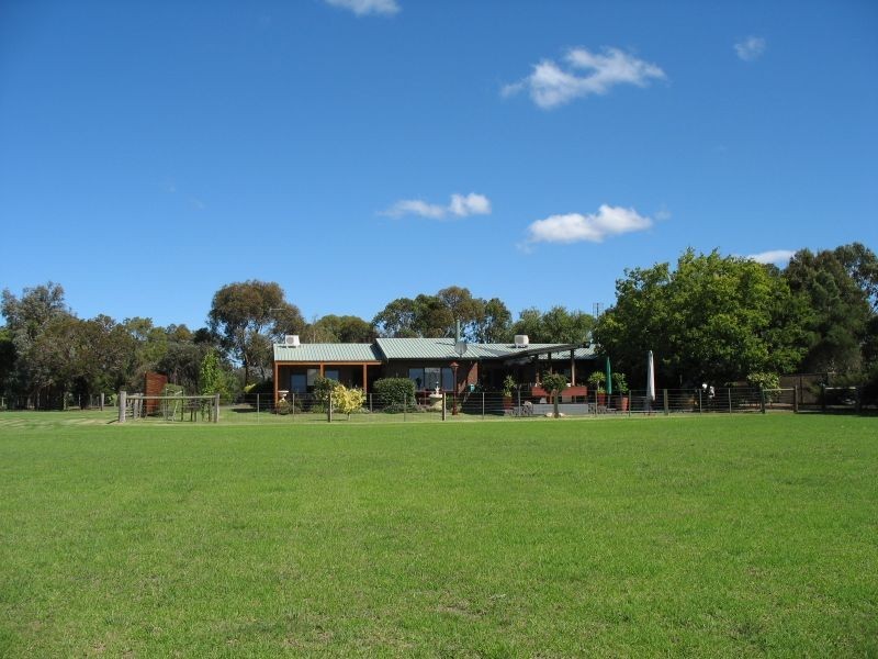 28 Harpley Court, Longford VIC 3851