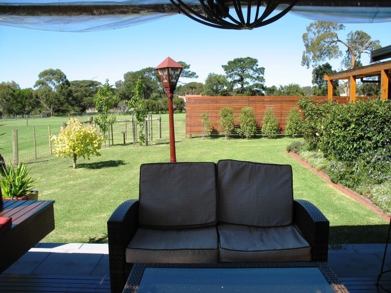 28 Harpley Court, Longford VIC 3851