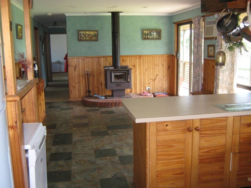 23 Heath Road, Stratford VIC 3862