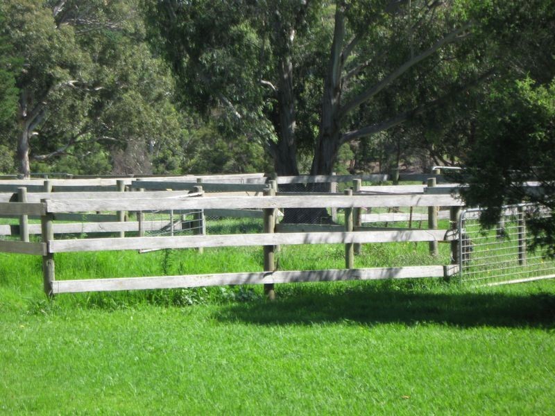 23 Heath Road, Stratford VIC 3862