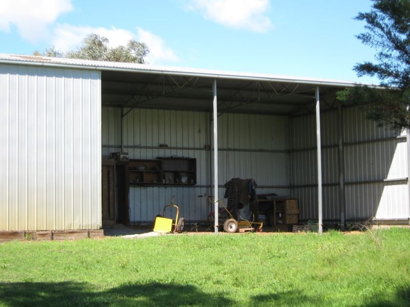 23 Heath Road, Stratford VIC 3862