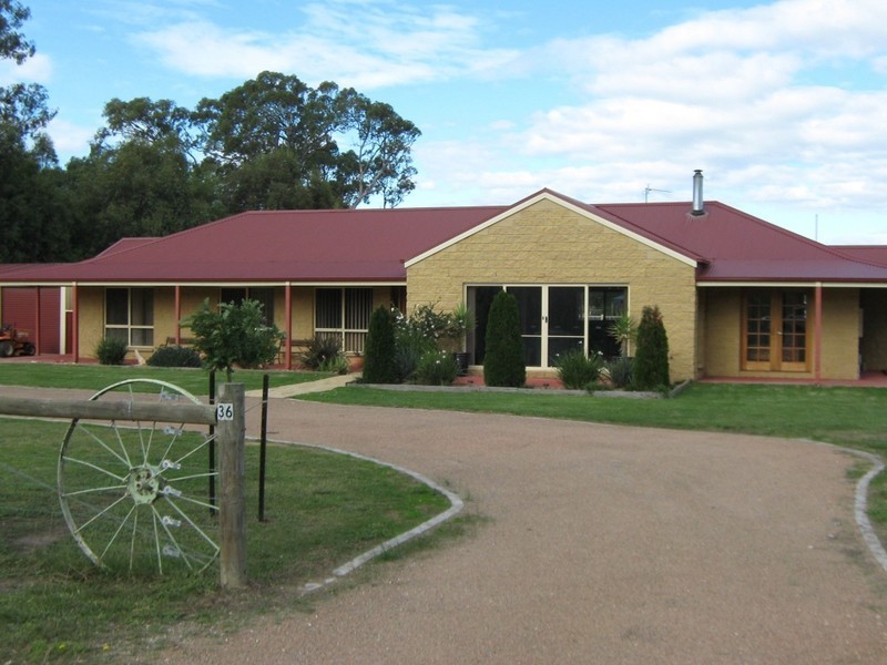 36 Carter Street, Stratford VIC 3862