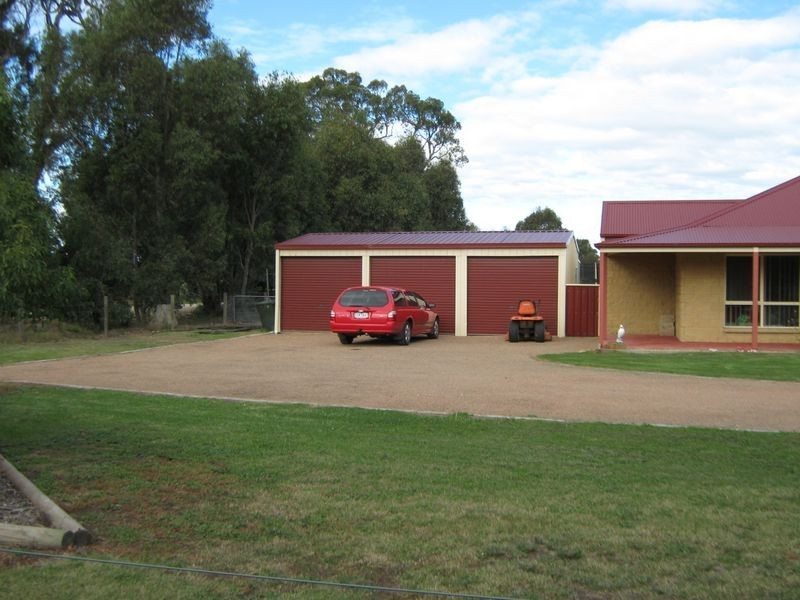 36 Carter Street, Stratford VIC 3862