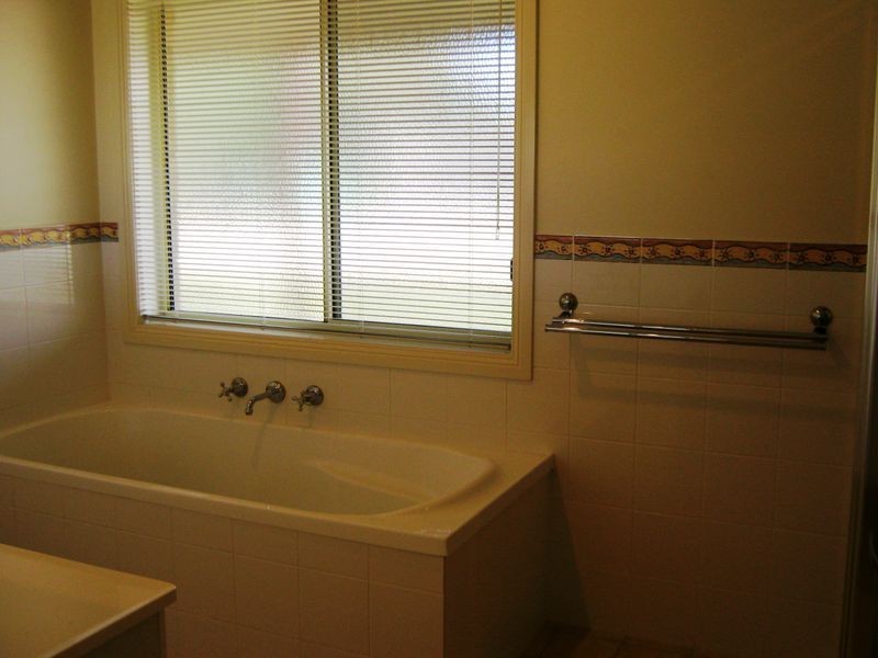 36 Carter Street, Stratford VIC 3862