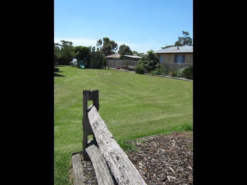 11 Niel Street, Stratford VIC 3862