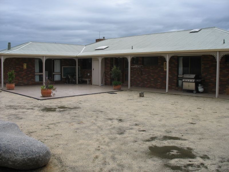 2694 Rosedale Longford Road, Longford VIC 3851