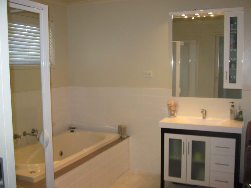 6 Krista Court, Sale VIC 3850