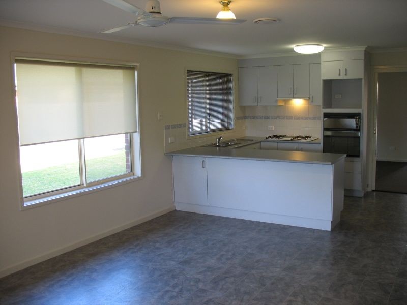 27 Cranswick Crescent, Sale VIC 3850