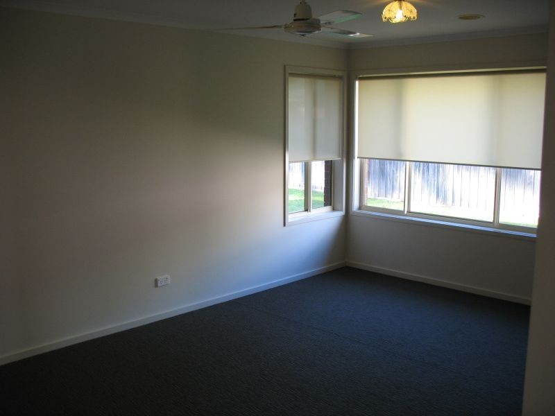 27 Cranswick Crescent, Sale VIC 3850