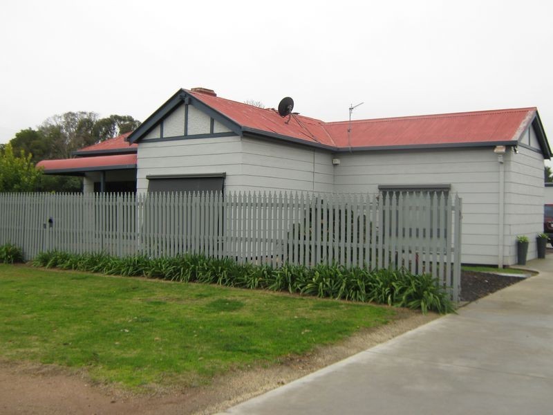 18 Mcfarlane Street, Stratford VIC 3862