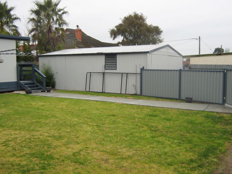 18 Mcfarlane Street, Stratford VIC 3862