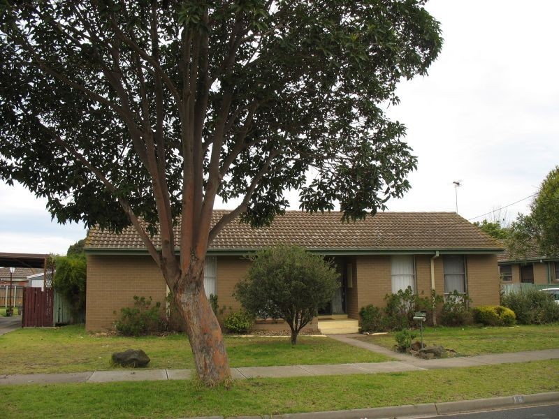 16 Jackson Avenue, Sale VIC 3850