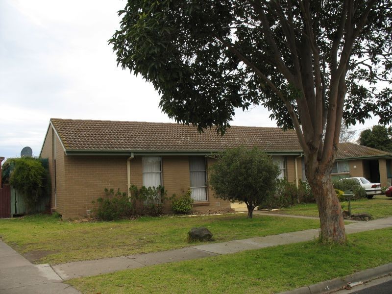 16 Jackson Avenue, Sale VIC 3850