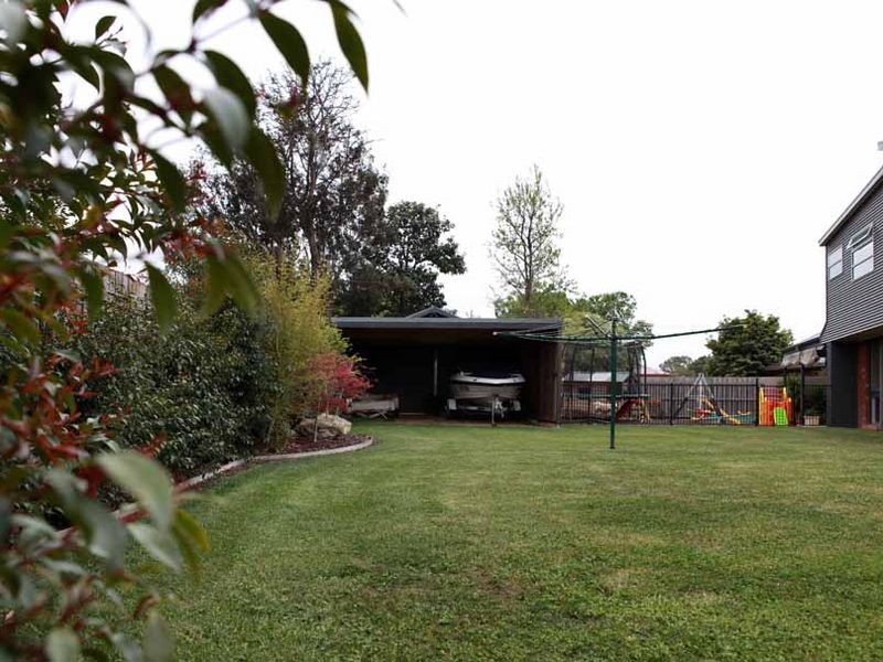 2 Birch Place, Sale VIC 3850