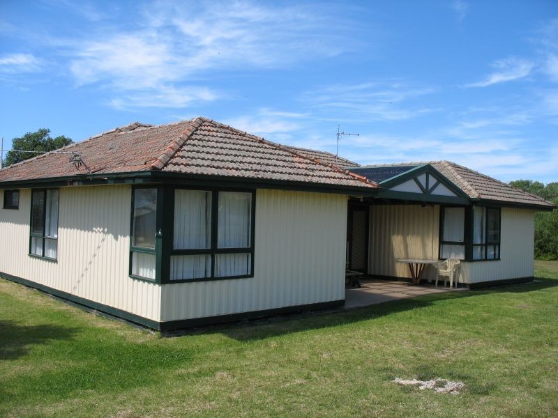 1 & 2/4 Centre Road, Seaspray VIC 3851