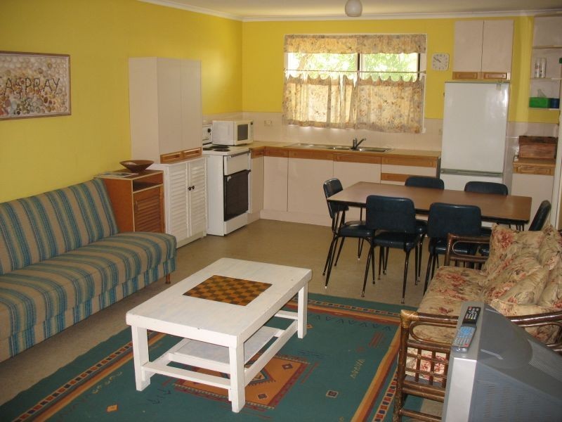 1 & 2/4 Centre Road, Seaspray VIC 3851