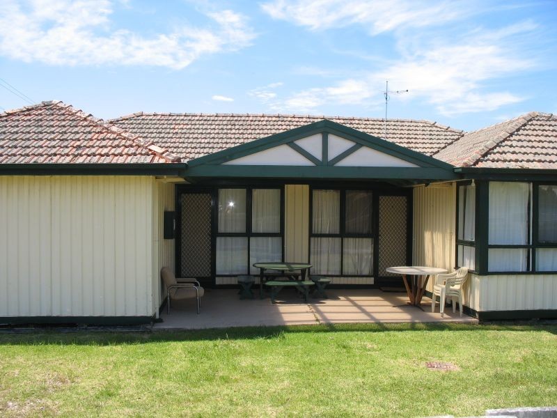 1 & 2/4 Centre Road, Seaspray VIC 3851