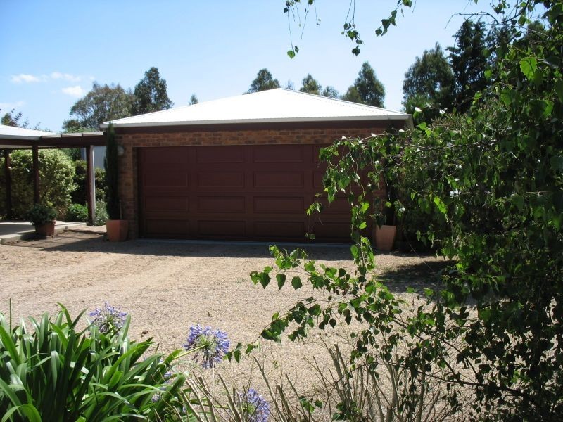 11 Stewarts Lane, Stratford VIC 3862