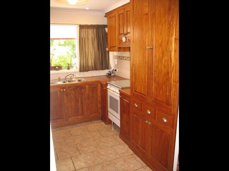 11 Stewarts Lane, Stratford VIC 3862