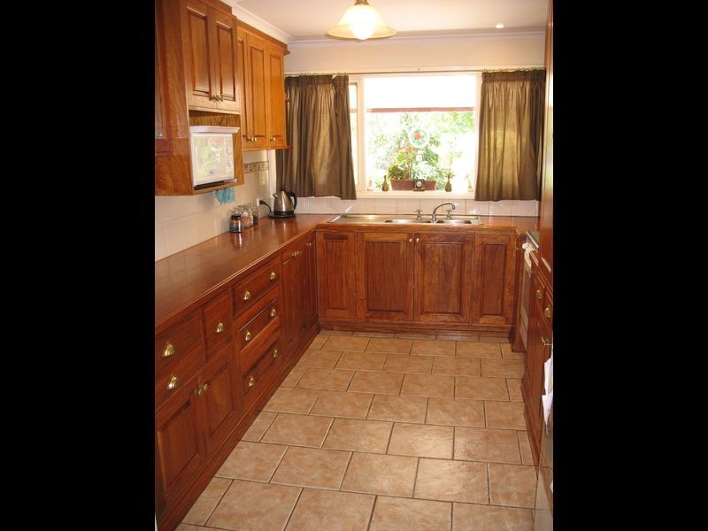 11 Stewarts Lane, Stratford VIC 3862