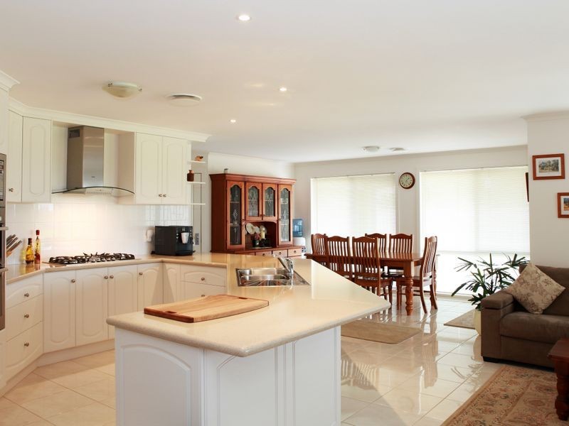 17 Rhodes Drive, Sale VIC 3850