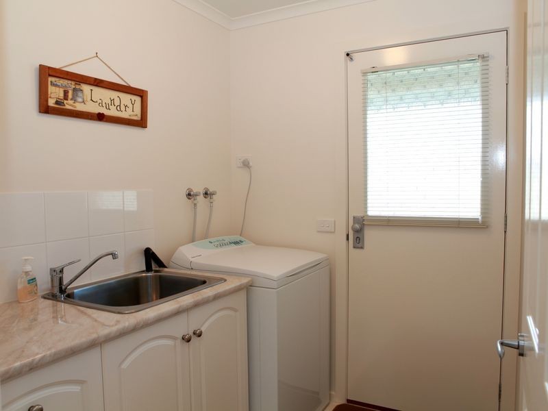 17 Rhodes Drive, Sale VIC 3850